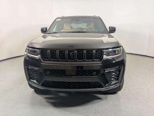 Diamond Black Crystal Pearlcoat 2026 Jeep Grand Cherokee Summit
