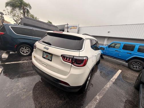White Clearcoat 2018 Jeep Compass Latitude