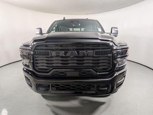 Diamond Black Crystal Pearlcoat 2026 RAM 3500 Big Horn Crew Cab 4x4 6'4' Box