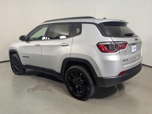 Silver Zynith Metallic Clearcoat 2026 Jeep Compass Sport
