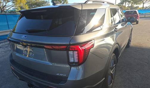 2025 Ford Explorer ST-Line