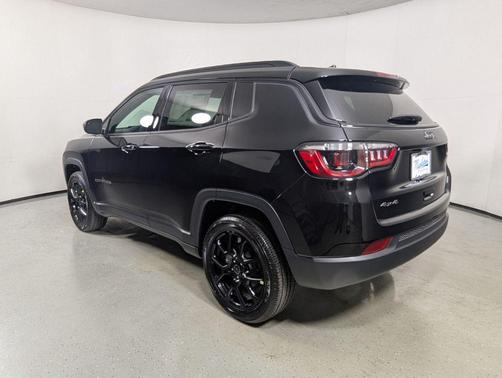 Diamond Black Crystal Pearlcoat 2026 Jeep Compass Latitude