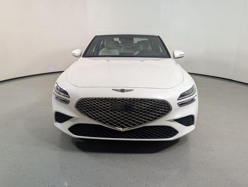 Uyuni White 2025 Genesis G70 2.5T RWD