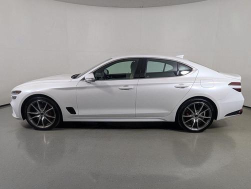 Uyuni White 2025 Genesis G70 2.5T RWD
