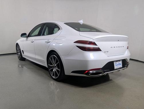 Uyuni White 2025 Genesis G70 2.5T RWD