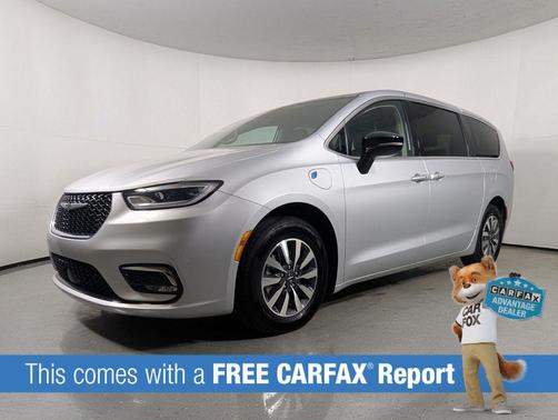 2024 Chrysler Pacifica Hybrid Select