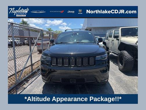 Diamond Black Crystal Pearlcoat 2022 Jeep Grand Cherokee Laredo