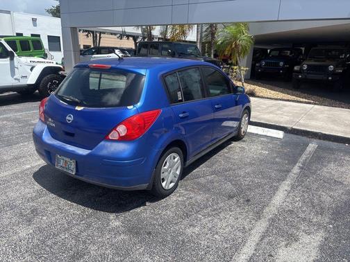 Blue 2010 Nissan Versa 1.8 S