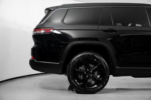 High Gloss Black 2027 Jeep Grand Cherokee L Limited
