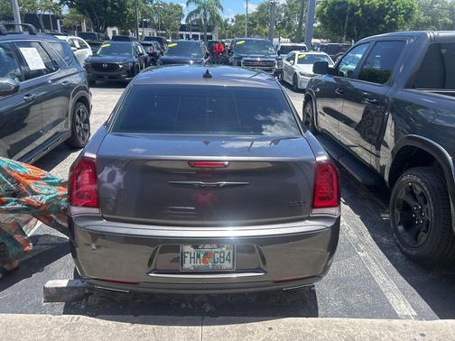 Gloss Black 2020 Chrysler 300 Touring