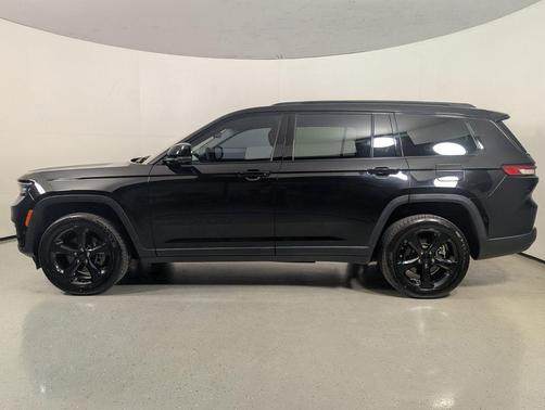 Diamond Black Crystal Pearlcoat 2023 Jeep Grand Cherokee L Limited
