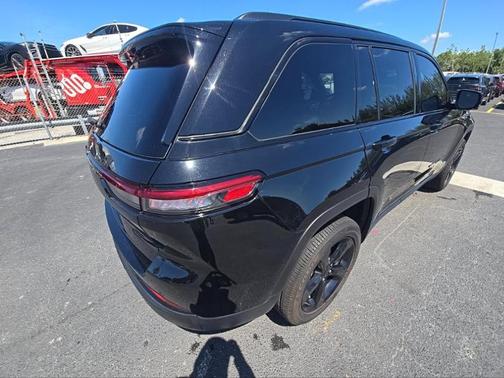 Diamond Black Crystal Pearlcoat 2023 Jeep Grand Cherokee Altitude