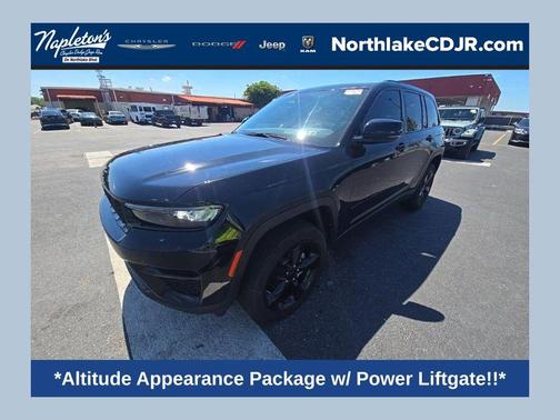 Diamond Black Crystal Pearlcoat 2023 Jeep Grand Cherokee Altitude