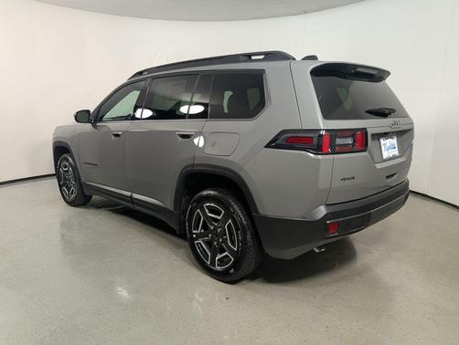 Sting-Gray Clearcoat 2026 Jeep Cherokee Laredo 4x4