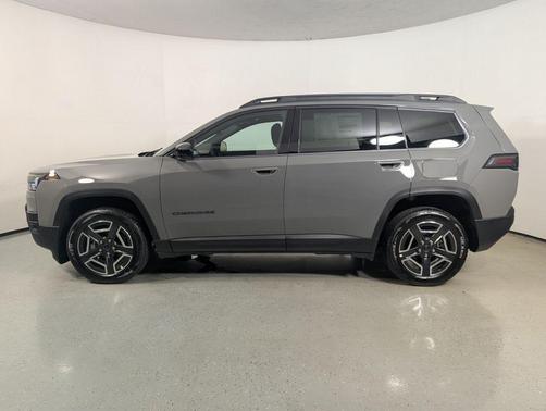 Sting-Gray Clearcoat 2026 Jeep Cherokee Laredo 4x4
