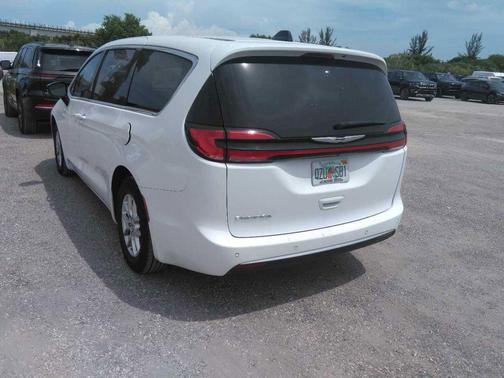 Bright White Clearcoat 2024 Chrysler Pacifica Touring L