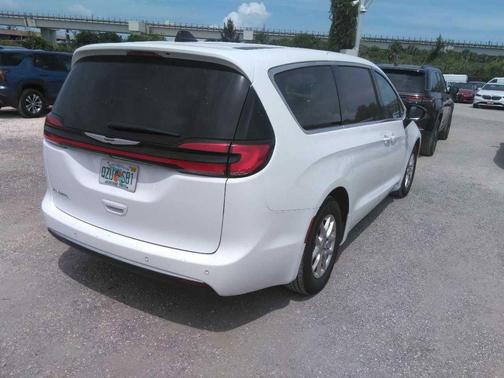 Bright White Clearcoat 2024 Chrysler Pacifica Touring L