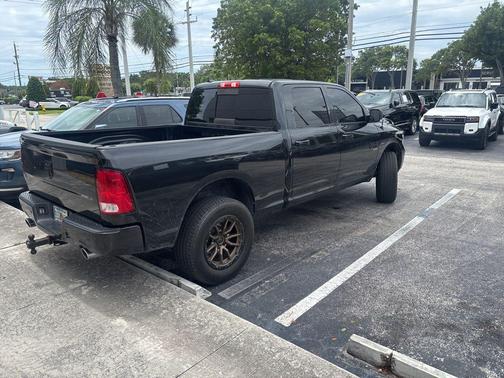 Brilliant Black Crystal Pearlcoat 2019 RAM 1500 Big Horn
