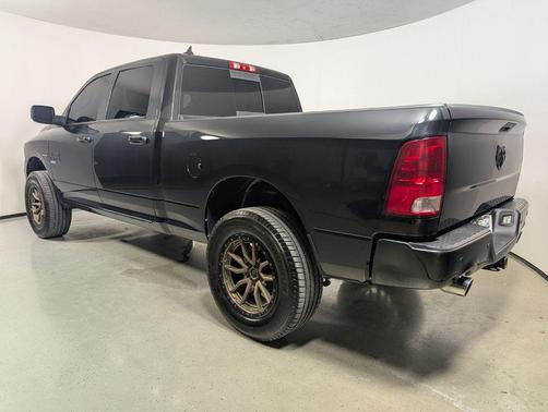 Brilliant Black Crystal Pearlcoat 2019 RAM 1500 Big Horn