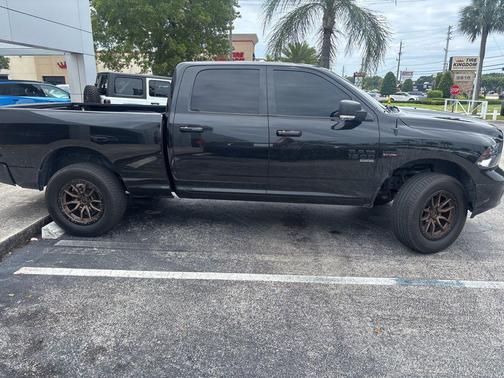 Brilliant Black Crystal Pearlcoat 2019 RAM 1500 Big Horn