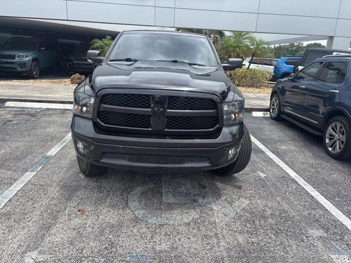 Brilliant Black Crystal Pearlcoat 2019 RAM 1500 Big Horn