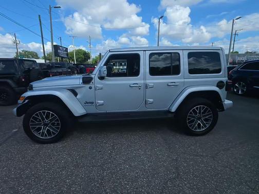 Silver Zynith Clearcoat 2024 Jeep Wrangler 4xe High Altitude