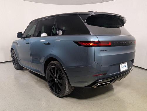 Giola Green Metallic 2024 Land Rover Range Rover Sport SE
