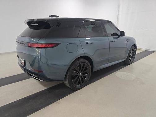 Giola Green Metallic 2024 Land Rover Range Rover Sport SE