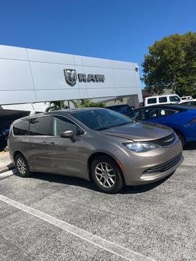 2017 Chrysler Pacifica LX