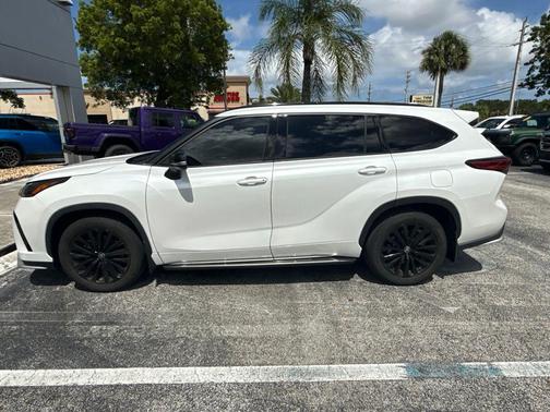 Wind Chill Pearl 2023 Toyota Highlander XSE