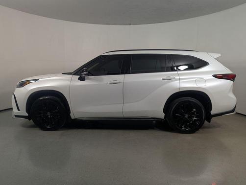 Wind Chill Pearl 2023 Toyota Highlander XSE