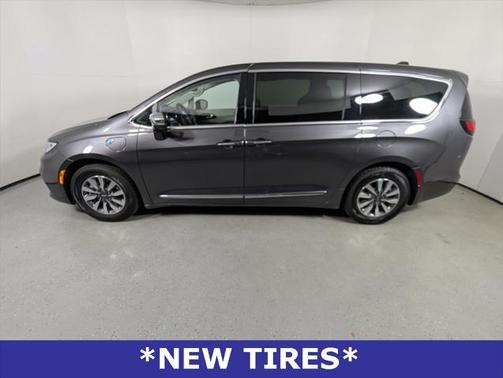 2023 Chrysler Pacifica Hybrid Limited