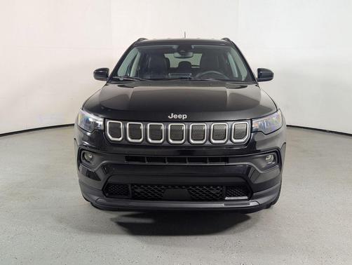 Diamond Black Crystal Pearlcoat 2022 Jeep Compass Latitude