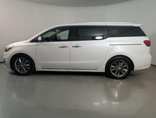 Snow White Pearl 2017 Kia Sedona SX-L
