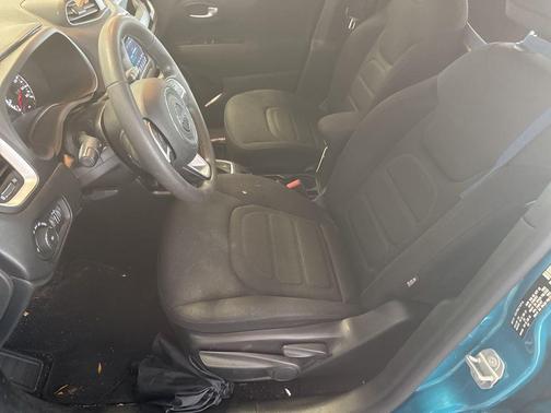 Bikini Metallic Clearcoat 2021 Jeep Renegade Latitude