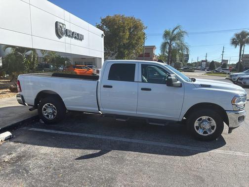 2023 RAM 2500 Tradesman Crew Cab 4x2 8' Box