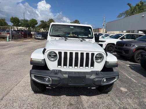 Bright White Clearcoat 2018 Jeep Wrangler Unlimited Sahara
