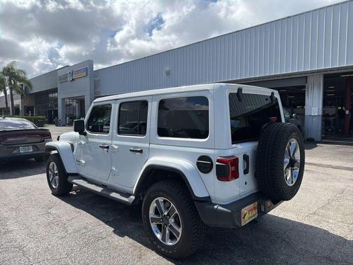 Bright White Clearcoat 2018 Jeep Wrangler Unlimited Sahara