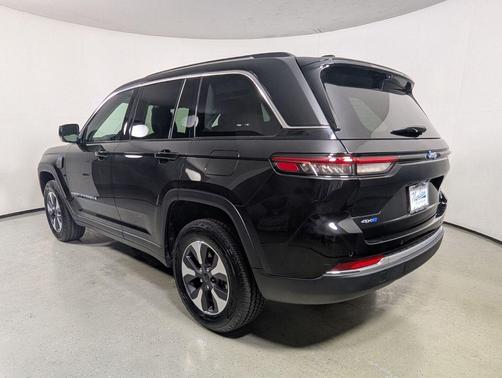 Diamond Black Crystal Pearlcoat 2022 Jeep Grand Cherokee 4xe Base