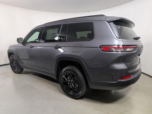 Baltic Gray Metallic Clearcoat 2026 Jeep Grand Cherokee L Altitude