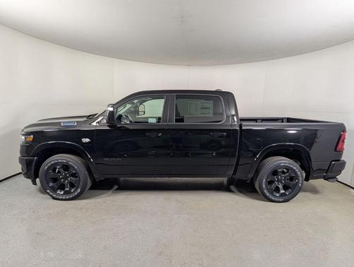 Diamond Black Crystal Pearlcoat 2026 RAM 1500 Big Horn/Lone Star