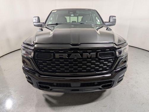 Diamond Black Crystal Pearlcoat 2026 RAM 1500 Big Horn/Lone Star
