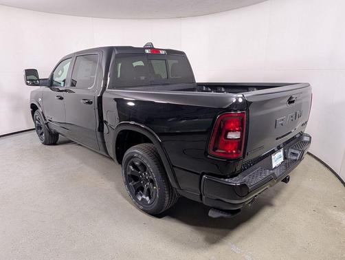 Diamond Black Crystal Pearlcoat 2026 RAM 1500 Big Horn/Lone Star