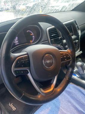 Bright White Clearcoat 2021 Jeep Grand Cherokee Laredo