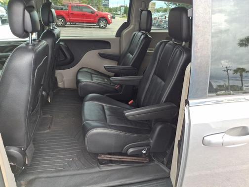2013 Chrysler Town & Country Touring