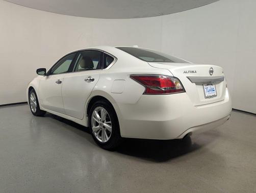 Pearl White 2015 Nissan Altima 2.5 SL
