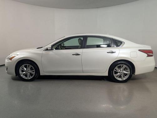 Pearl White 2015 Nissan Altima 2.5 SL