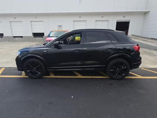 Mythos Black Metallic 2023 Audi Q3 Premium 45 TFSI S line quattro Tiptronic