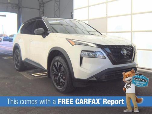 Pearl White Tricoat/Super Black 2023 Nissan Rogue SV
