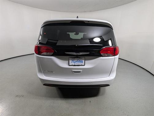 2025 Chrysler Voyager LX